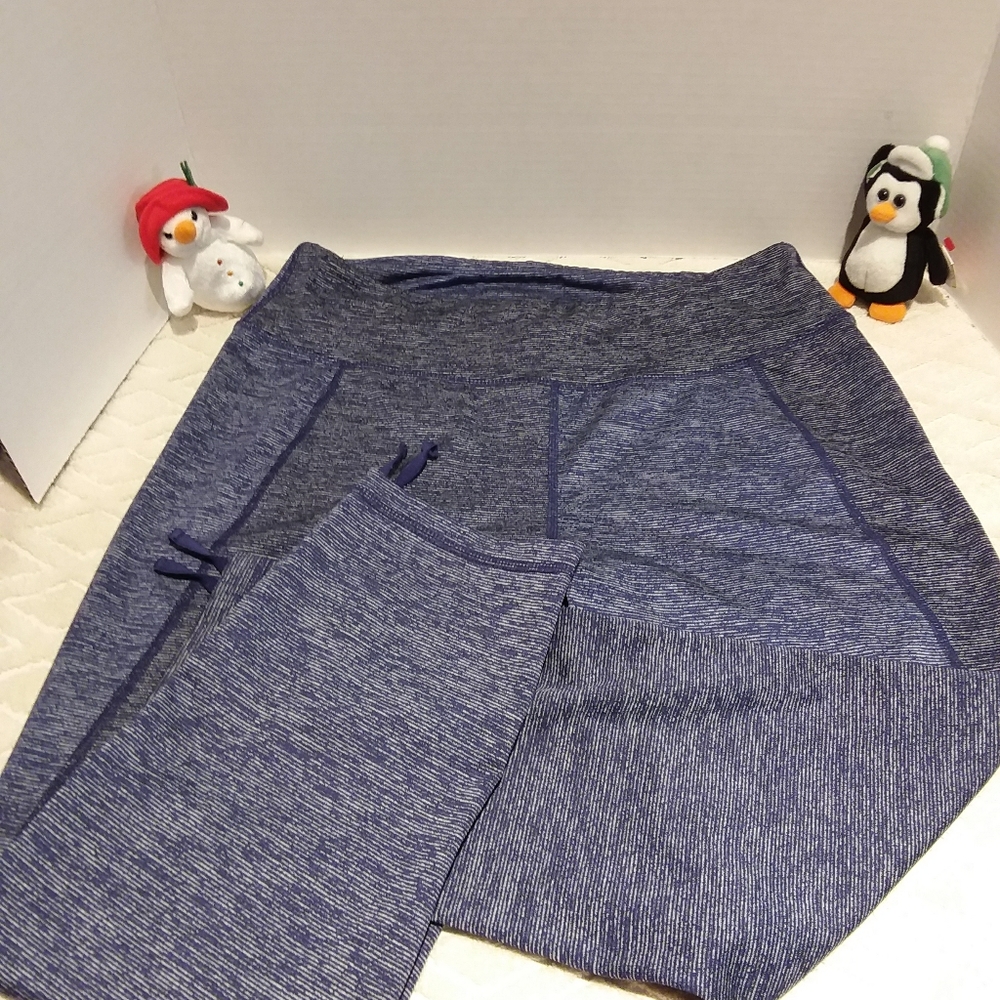 ⬇️Attivo workout capris with ruching